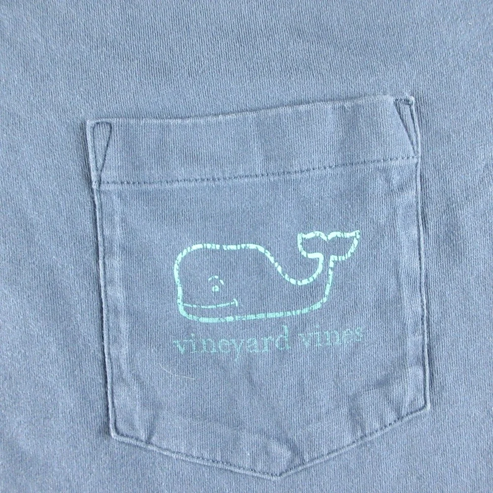 Vineyard Vines Shirt Mens Medium Blue Long Sleeve Whale Pocket Graphic Tee